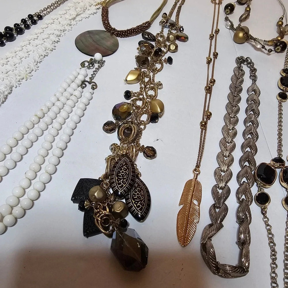 Lot Of 12 Fashion Costume Jewelry Necklaces Some Branded Some Not Various Styles - Picture 6 of 12
